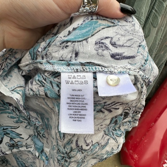 Tahari 100% Linen Plus Size Boho Floral Bird Print Button Front Tunic Blouse - Picture 6 of 8